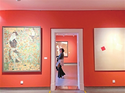 山东青年意象油画展在青岛启幕 25位艺术家90件作品勾勒时代新境