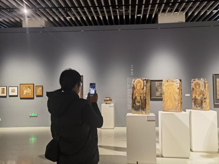 151件(套)展品亮相江西 展现“釉色里的敦煌”