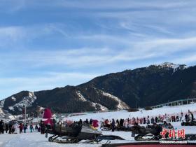 乌鲁木齐迎首个“雪假” 冰雪游搅热冬季旅游市场