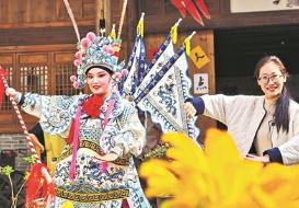 年轻人当上“文化特派员”：既当“搭桥人”链接资源 又做“播