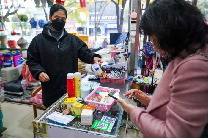 老牌国货“回潮”:怀旧风“吹”起消费新风尚