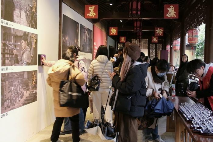 文化观察：杭州钱王祠为何涌进年轻人?