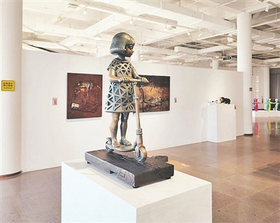 共话青岛雕塑艺术 2026“春潮·青岛雕塑双年展”启幕