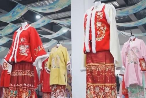 “国风+汉服”“国风+科技