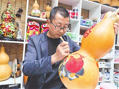 <font color='red'>青岛</font>掐丝珐琅手艺人郑春