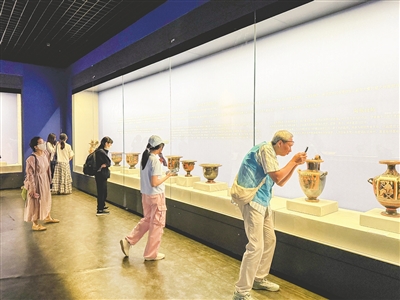 青岛市博物馆邀你赏“海屿神辉” 意大利普利亚古希腊文化艺术珍藏展开展