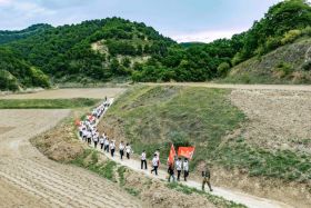 “重走长征路”上热搜 “长征游”圈粉年轻人